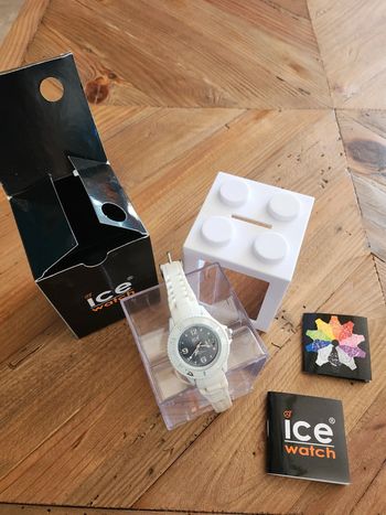 Montre ice watch en bon état avec boîte et notice