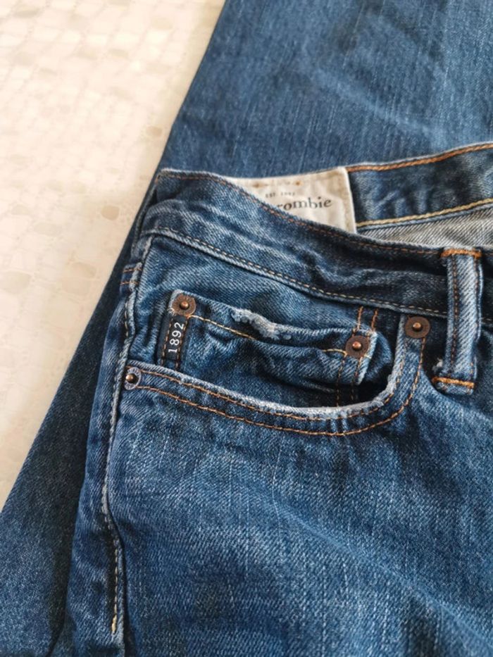 C33 jeans marine Abercrombie 16 ans - photo numéro 4
