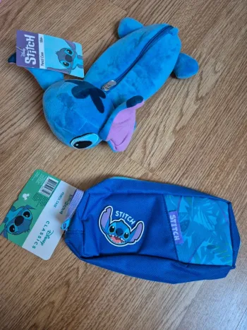2 trousses Stitch