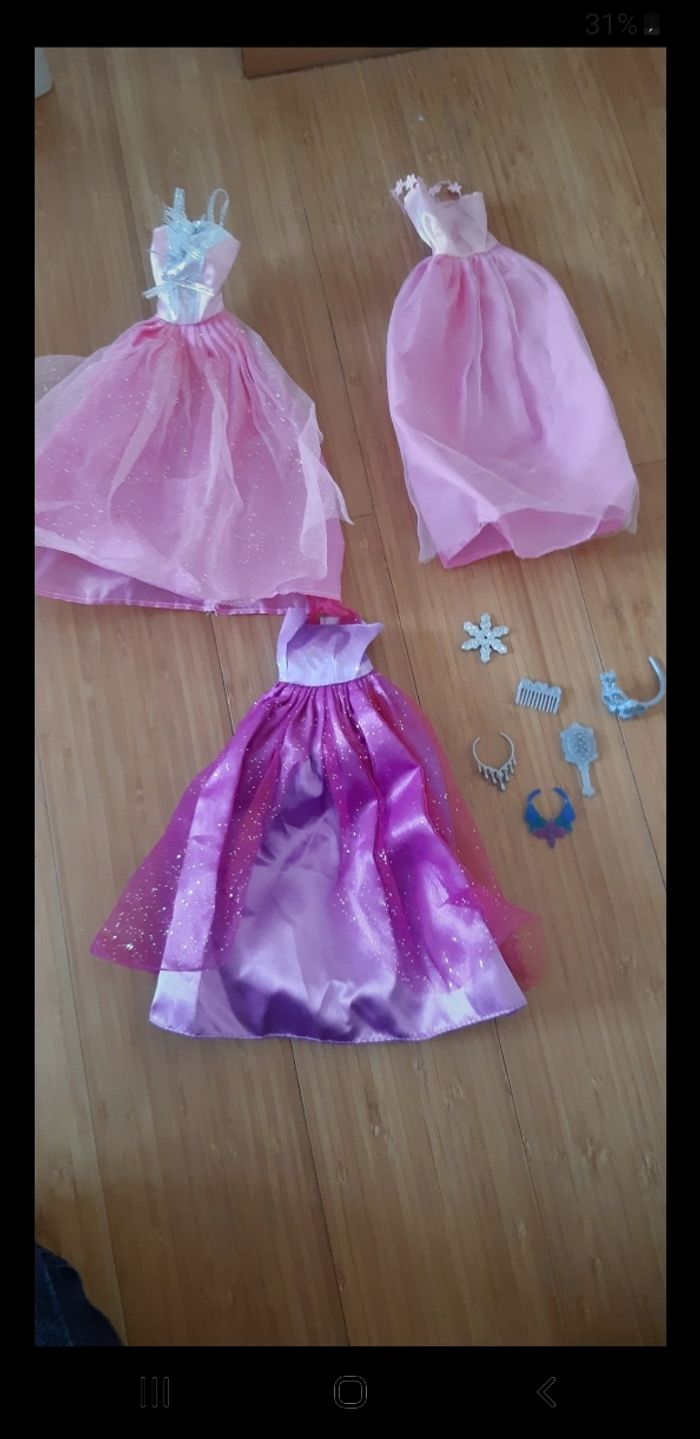Lot de 8 robes de Barbie | Vinted