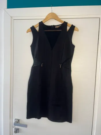 🔹 Robe noire élégante – Charlott’ 🔹