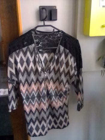 Petit haut multicolore taille 40