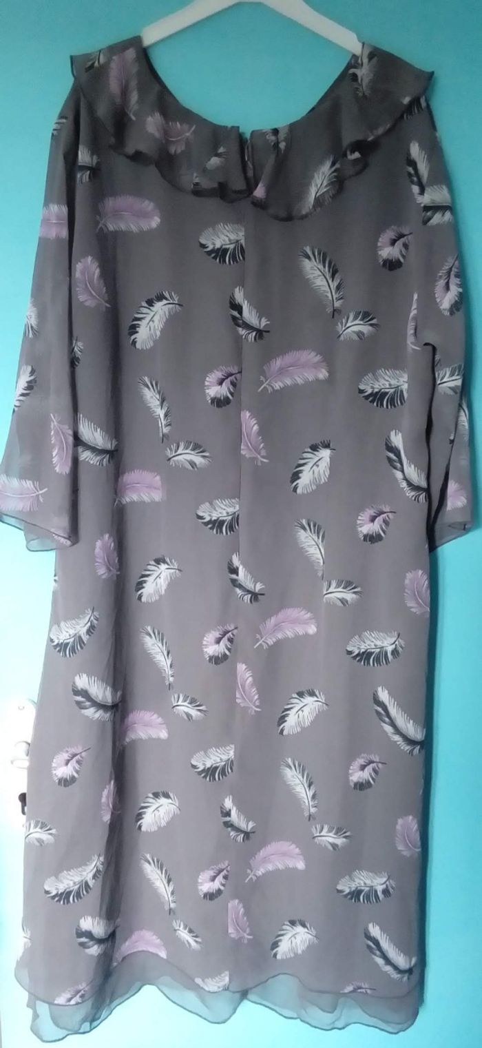 🕊 Robe grise à plumes taille 50 🕊 - photo numéro 2