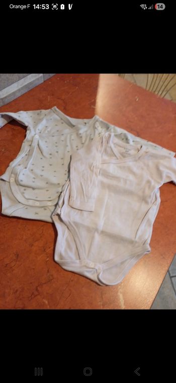 Lot de 2 bodies bébé taille 6 mois