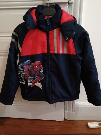 Doudoune spiderman marine et multicolore