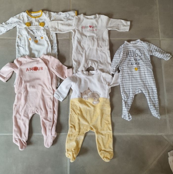 Lot de vêtements fille 6 mois - photo numéro 3