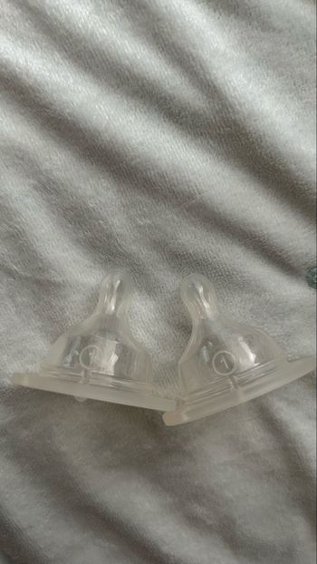 2 tétines MAM TAILLE 1