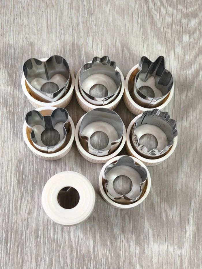 Lot de 8 emportes pièce beige neufs - photo numéro 3