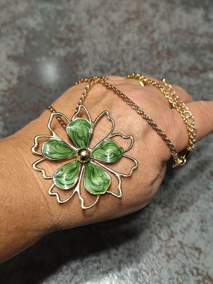 Chaîne et pendentif - photo numéro 2