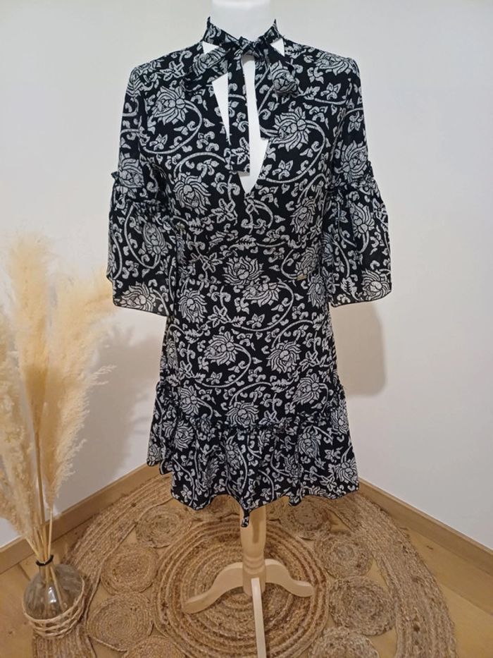 Robe noire chic à motifs Influencer taille S 36