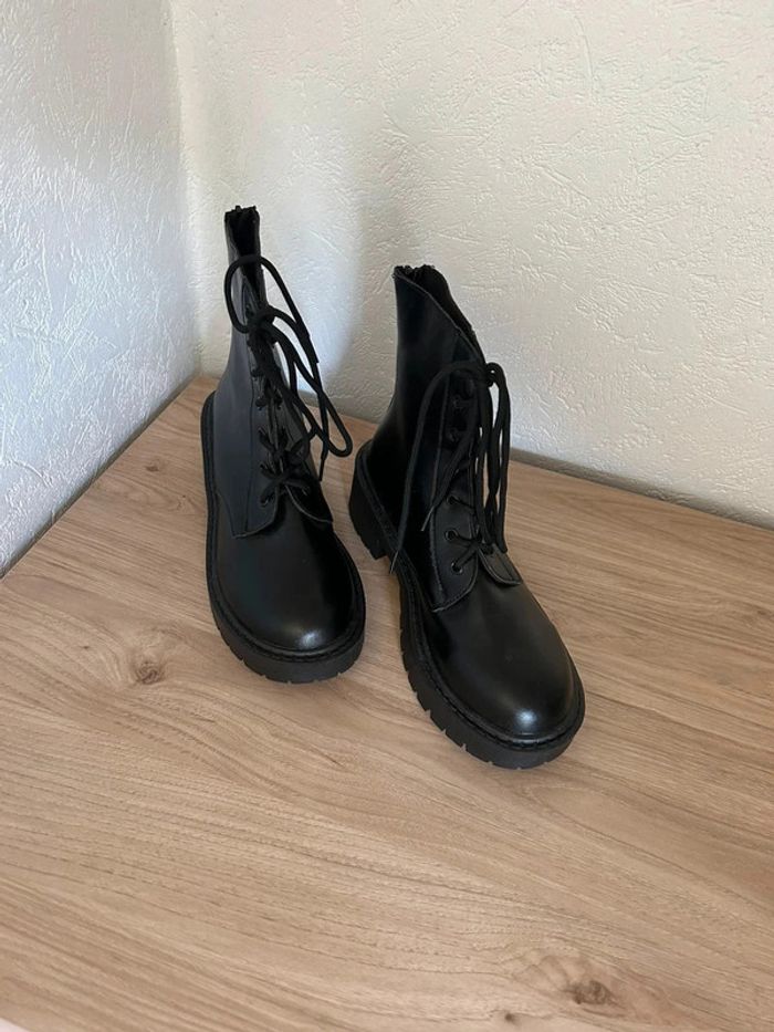 💥 Bottines noires style militaire 💥 - photo numéro 2
