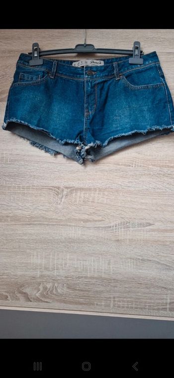 Short en jean.