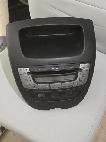 Autoradio d’origine Toyota Aygo / Peugeot 107 / Citroën C1 CD AUX AM/FM