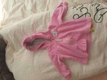 Sweat zippé rose 3 mois