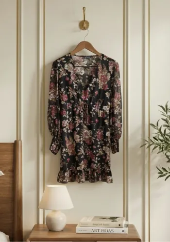 Robe courte noire en mousseline imprimé floral -Taille 38