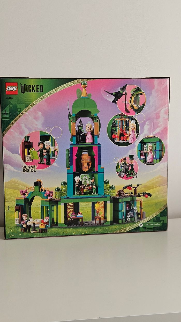 LEGO Wicked 75684 Bienvenue à Emerald City - photo numéro 3