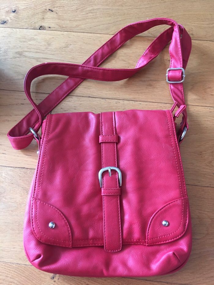Sac à main rouge bandoulière