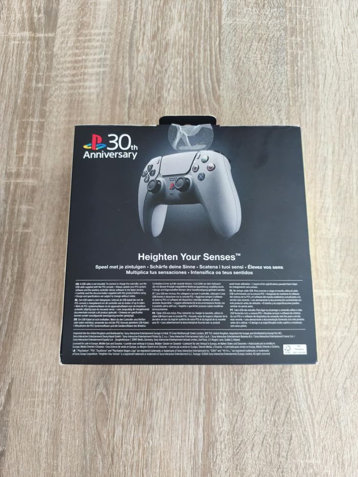 Manette PS5 éditions 30ème anniversaire - photo numéro 2