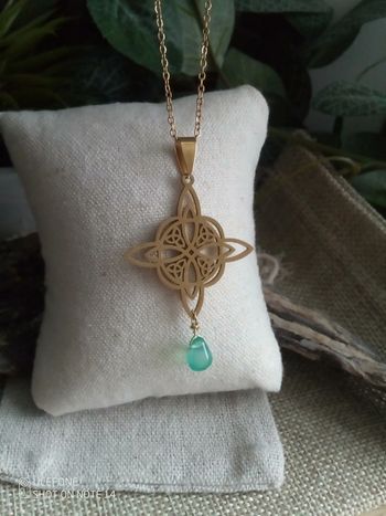 Collier calcédoine et pendentif nœud de sorcière