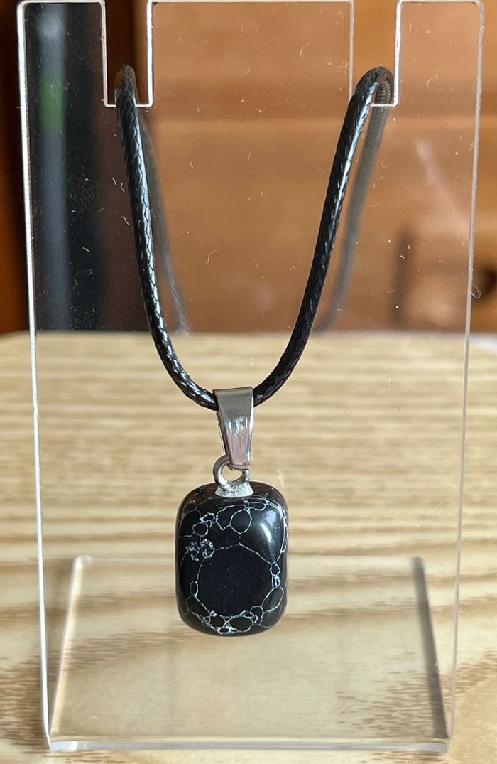 Collier pierre noir
