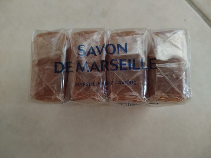 Lot de deux paquets de 8 savons de Marseille  8x100gr neufs - photo numéro 4