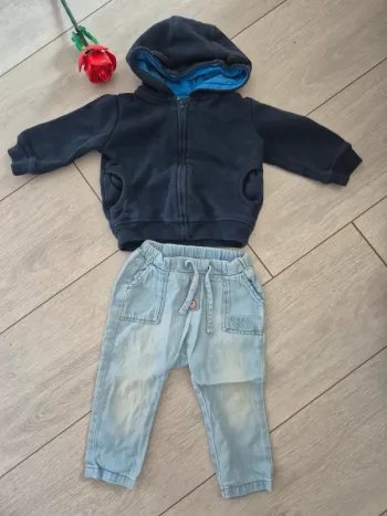 Magnifique ensemble gilet et sarouel 9 mois