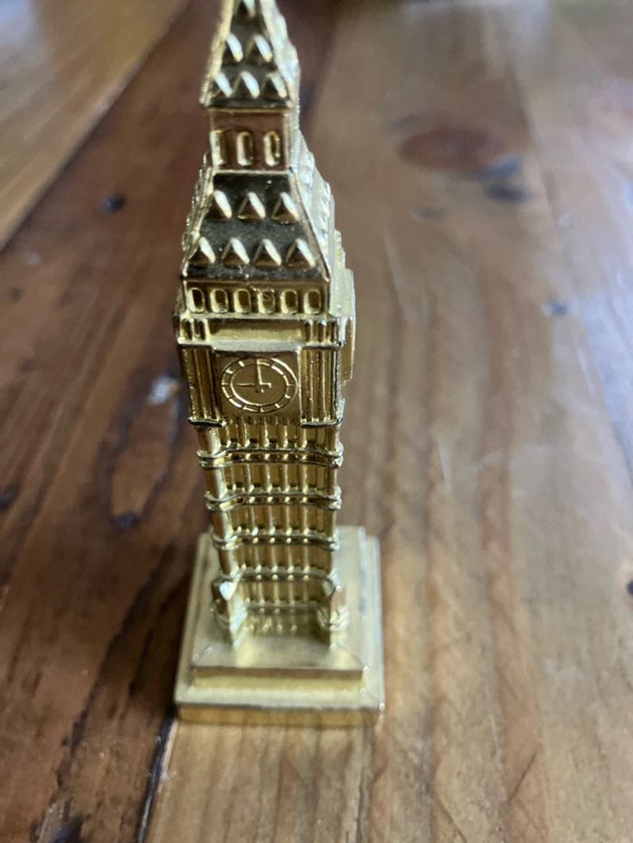 Taille crayon big ben doré
