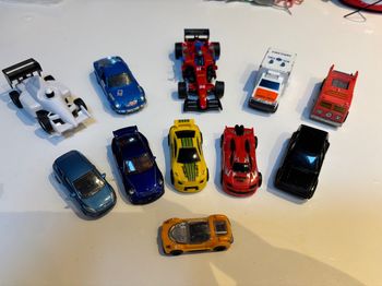 Lot de voitures miniatures