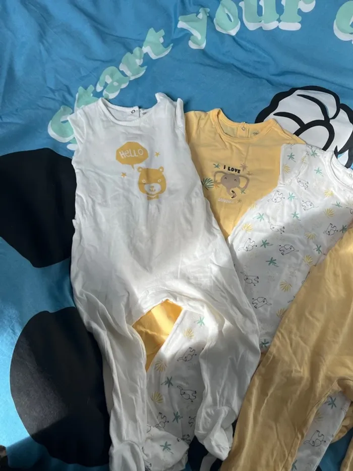 Lot de 4 pyjamas à pieds 23 mois - photo numéro 2