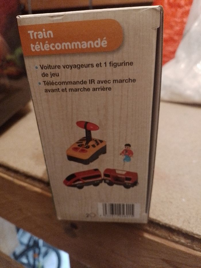 Train télécommandé et rails - photo numéro 2