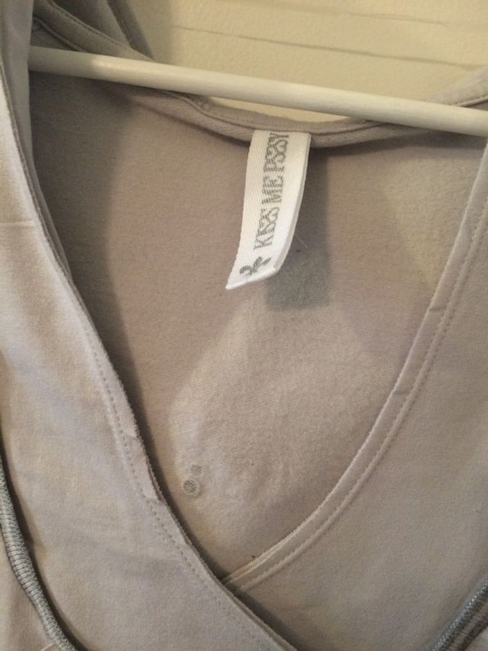 Haut / Sweat Kiss Me Pssy neuf taille S - photo numéro 3