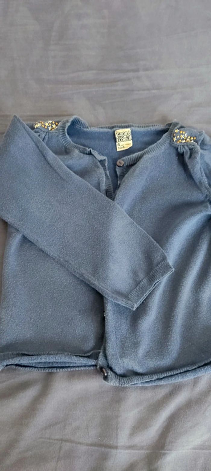 Lot pulls 4 ANS - photo numéro 5