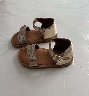 paires de sandales (T23)