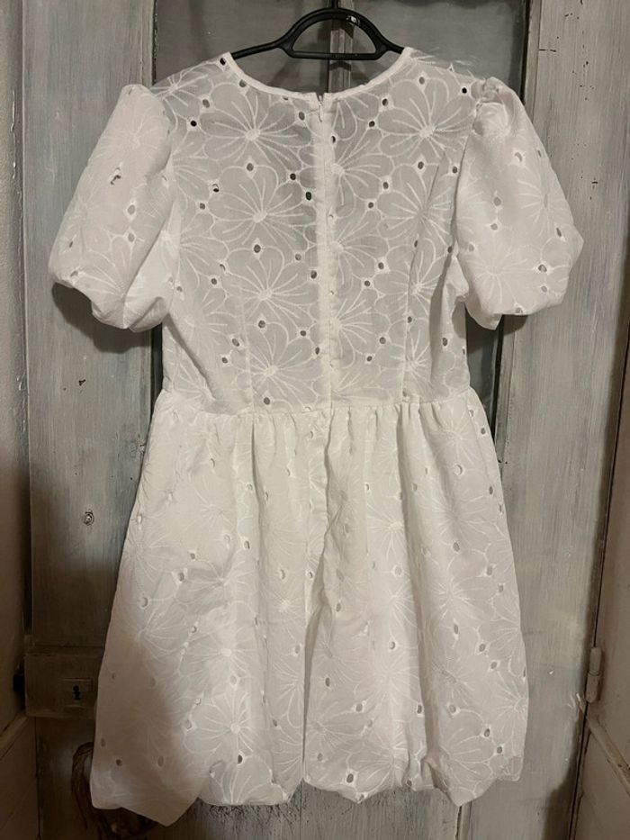 Petite robe en broderie anglaise - photo numéro 3