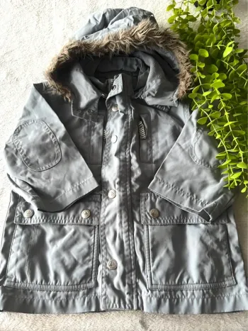 Très beau manteau veste à capuche pour petit garçon