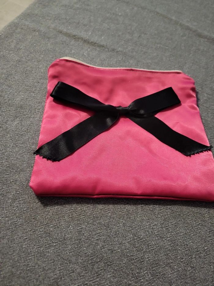 Pochette rose en "satin" - photo numéro 2