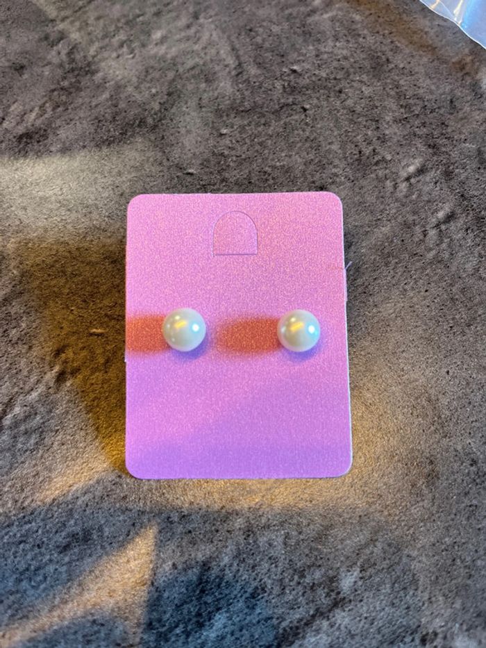 Boucles d’oreilles fantaisie blanche