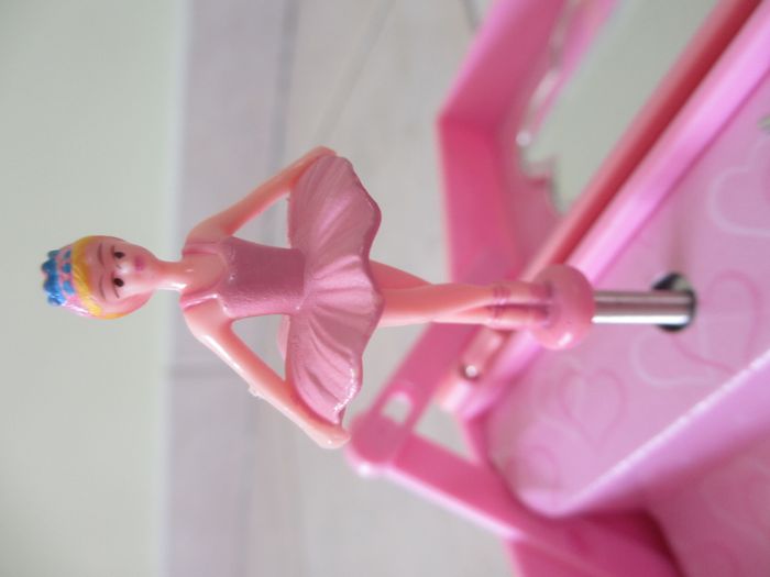 Boîte à bijoux musicale danseuse ballerine en plastique - photo numéro 6