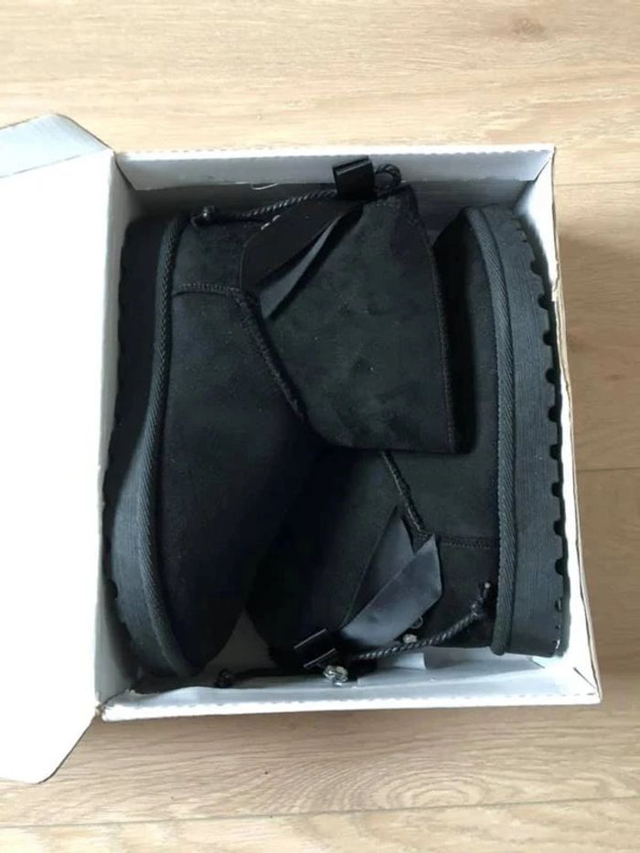 Bottines noires fourrées neuves pointure 37 - photo numéro 12