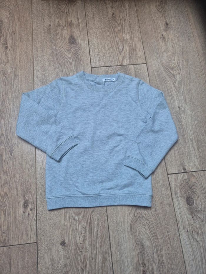 Pull sweat gémo gris chiné 4 ans état neuf