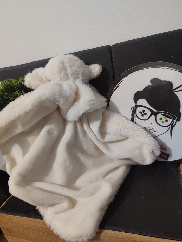 doudou mouton agneau tex Baby grelot gris blanc bandana bleu plat Crème DD002868 - photo numéro 2