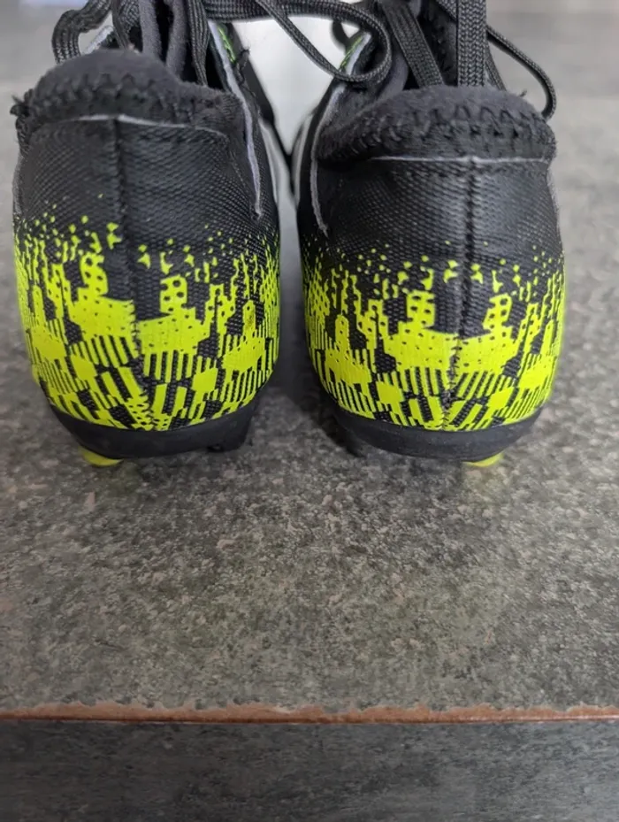Crampons football Umbro taille 31 - photo numéro 5