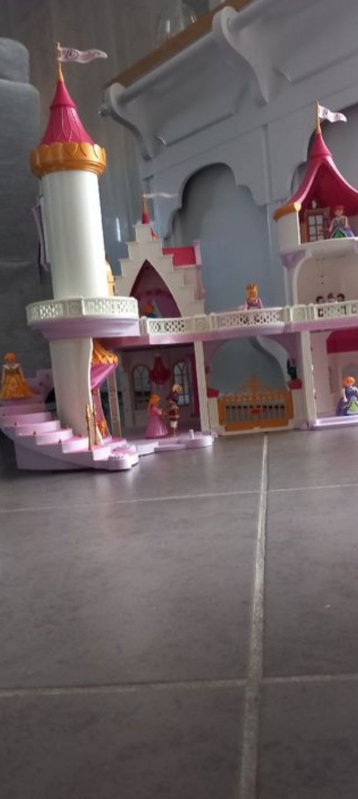 Chateau et écurie Playmobil - photo numéro 2