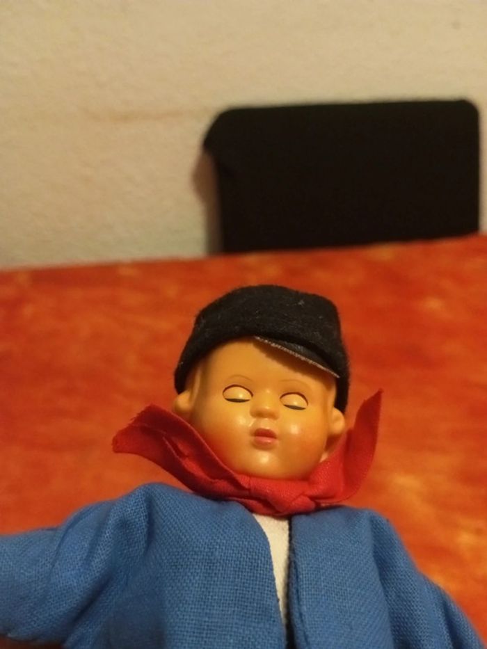 Hollandais , poupée avec sabot, yeux dormeur.. - photo numéro 4