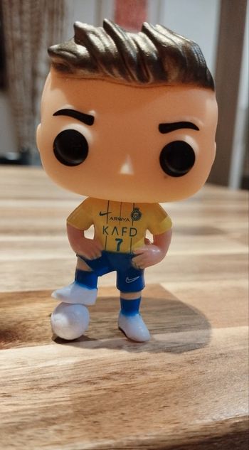 Petite figurine football neuve type cartoon cristiano Ronaldo CR7 Al Nasr Arabie saoudite