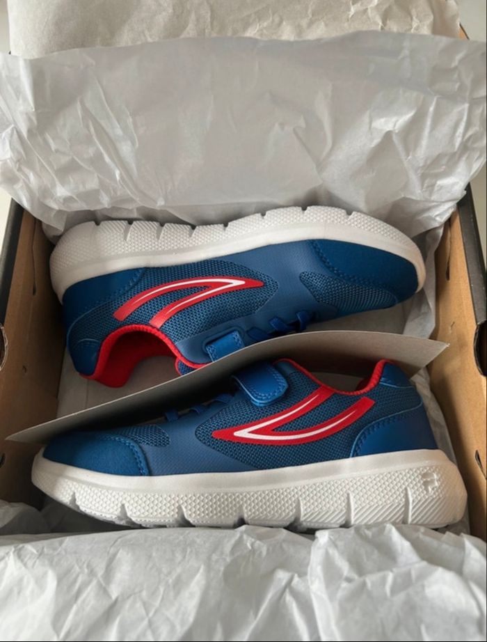 Baskets FILA enfant – Taille 35 – Neuf avec boîte - photo numéro 4