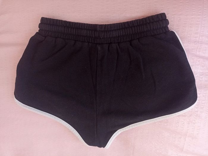 Short fille - photo numéro 2