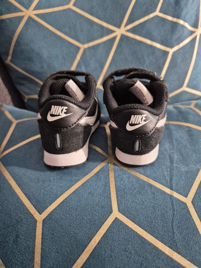 Chaussures nike 18.5 comme neuves - photo numéro 4