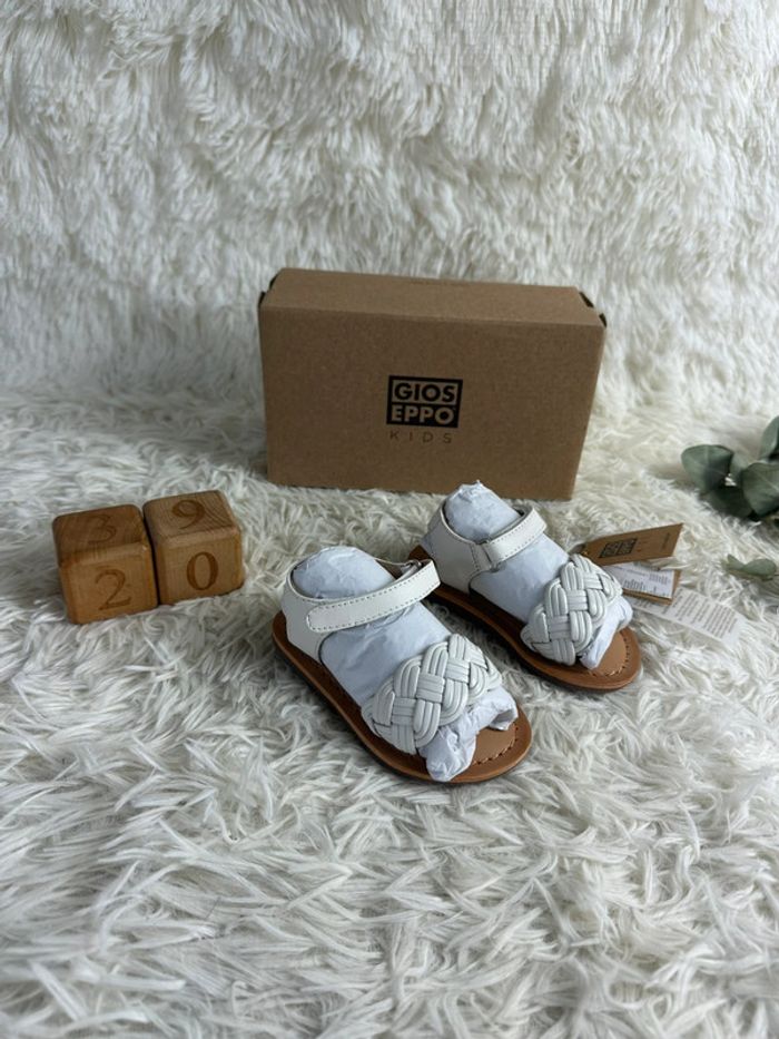 Paire de sandales blanches Gioseppo taille 20