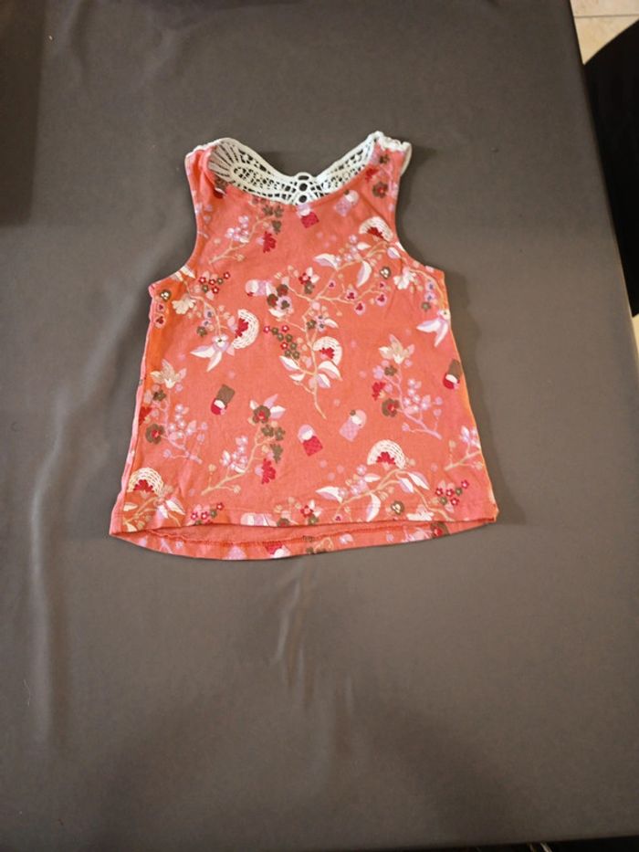 Débardeur rose papillon dentelle